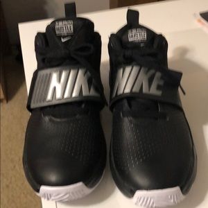 Team Hustle Nike sneakers youth 6.5